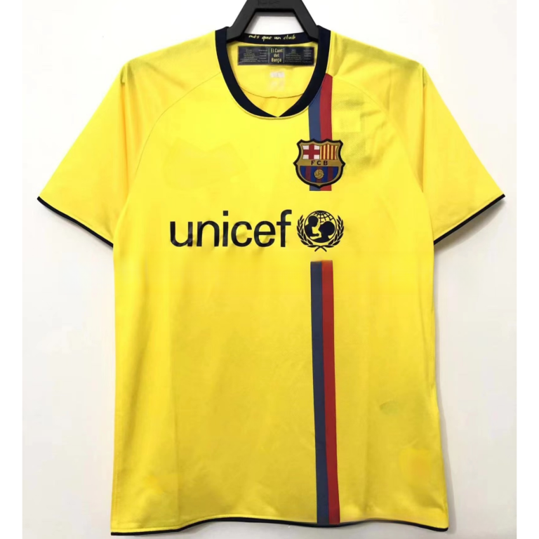 90s Style Jersey: A Suit for the Soccer Fashion Trend